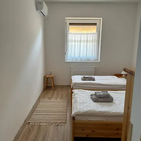 Szolovirag Vendeghaz Apartment *