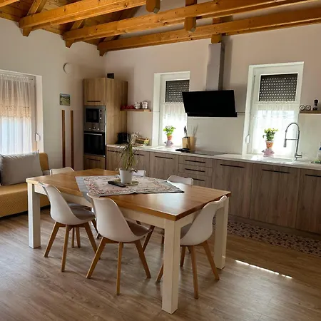 Apartment Szolovirag Vendeghaz