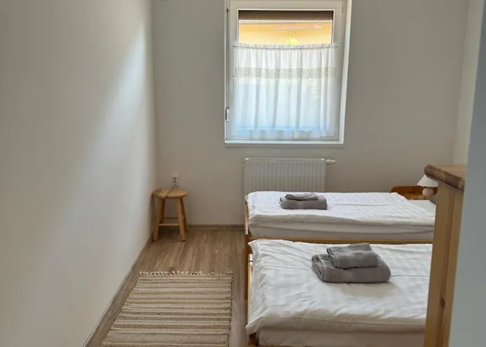 Szolovirag Vendeghaz Apartment *