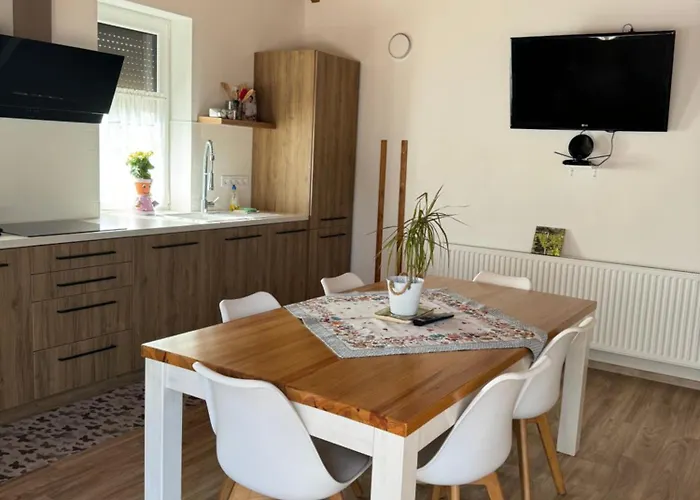 Szolovirag Vendeghaz Apartment